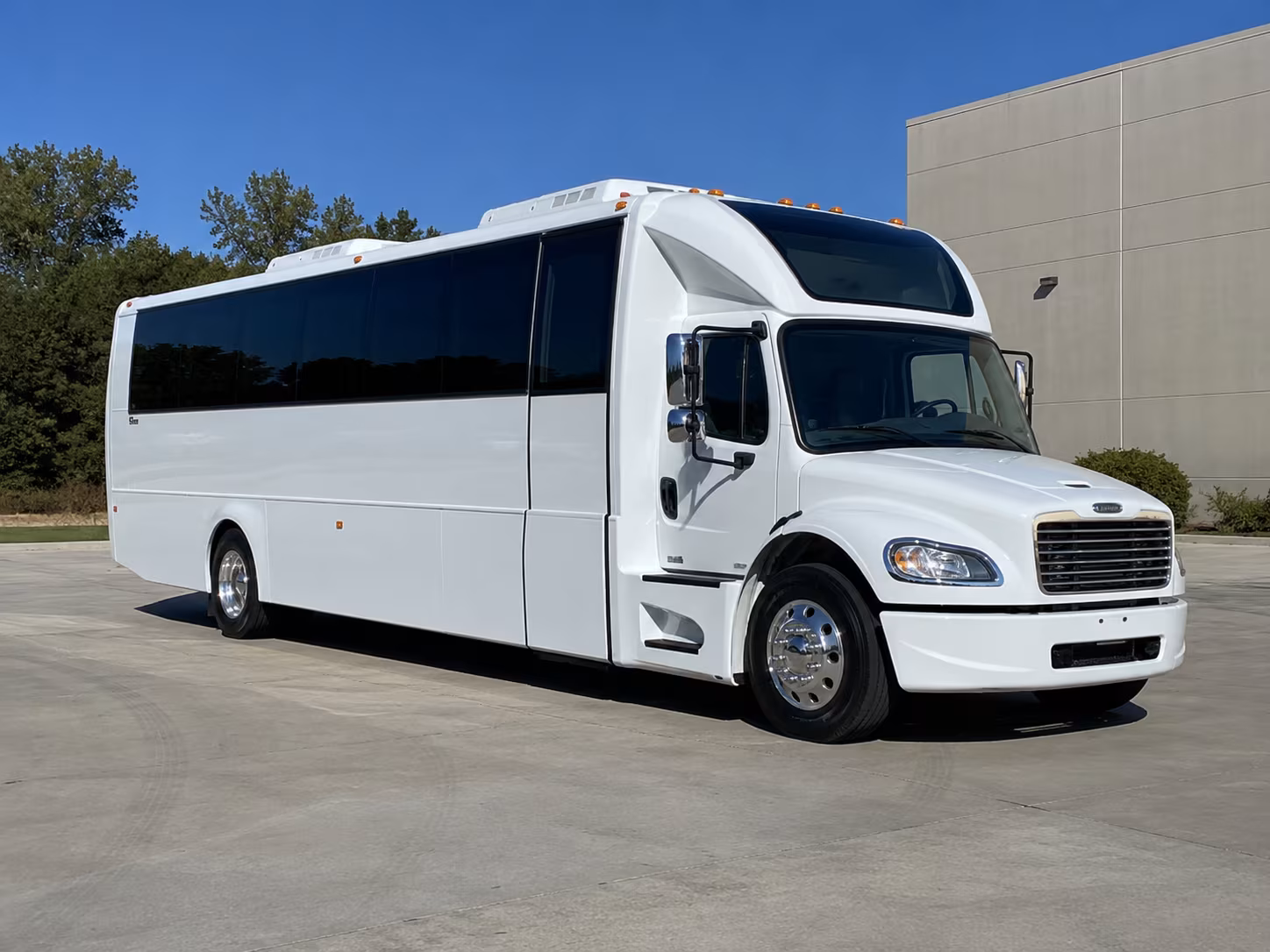 lincoln 28 passenger party bus