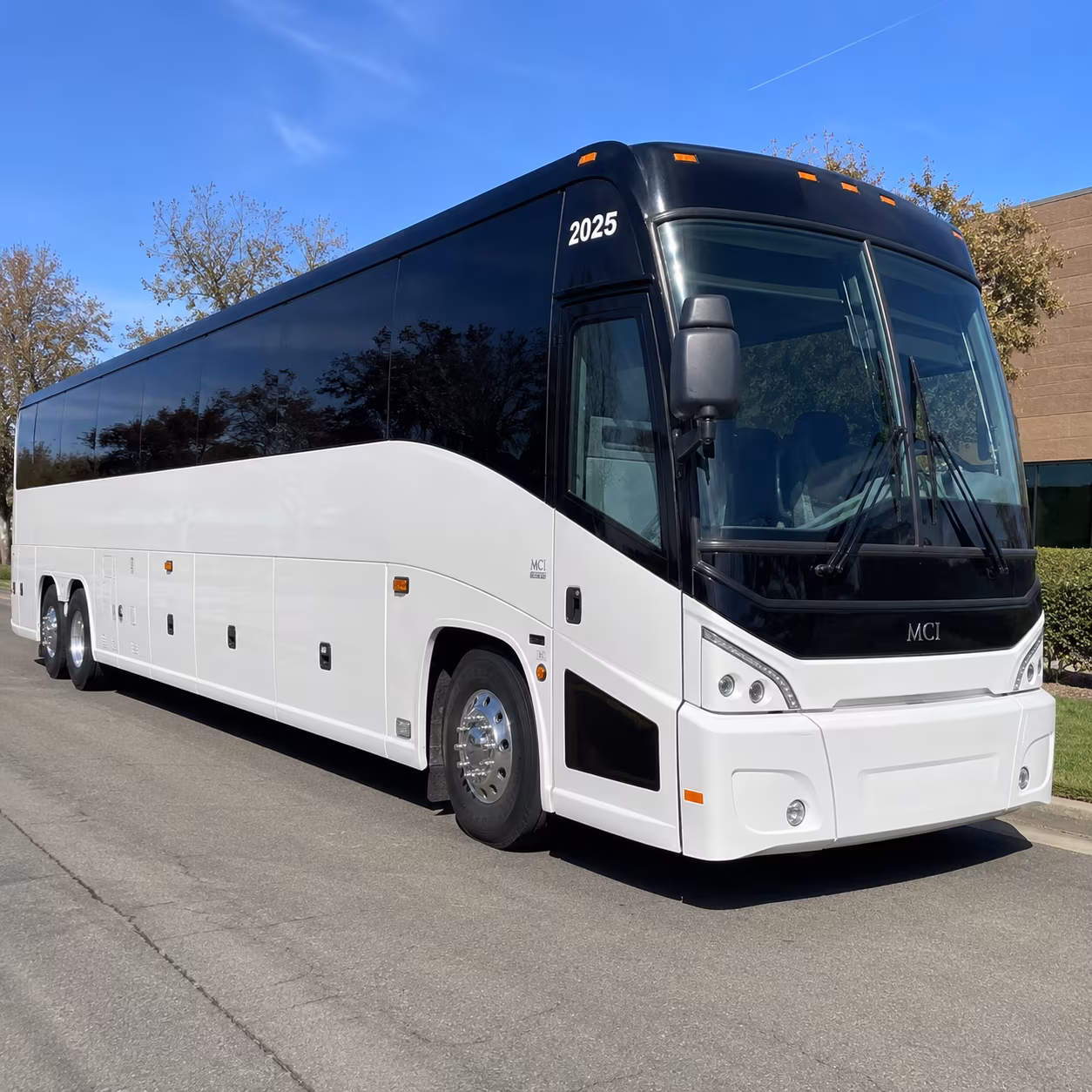 lincoln bus rental service area
